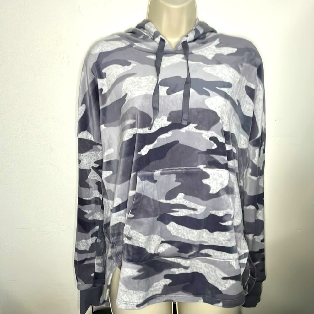 Women’s Vera Wang super soft hoodie-  Small